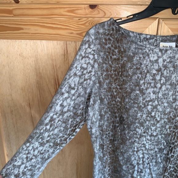 Ruby Rd. Favorites silvery gray cheetah printed shirt size S - Picture 2 of 4
